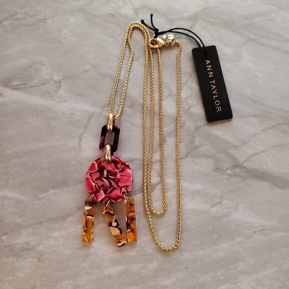 ✨ NEW Ann Taylor Pink Resin Acrylic Fringe Pendant Necklace ✨ - Picture 1 of 8